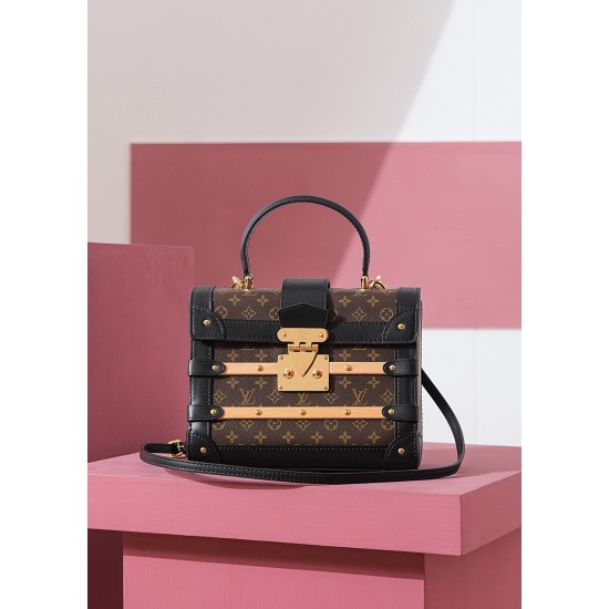TRIANON small handbag Nicolas Ghesquière，非常有特色的一个高颜值系列，无论是手提，手拧，斜挎，单肩使用，都是非常有特色的高颜值！