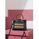 TRIANON small handbag Nicolas Ghesquière，非常有特色的一个高颜值系列，无论是手提，手拧，斜挎，单肩使用，都是非常有特色的高颜值！
