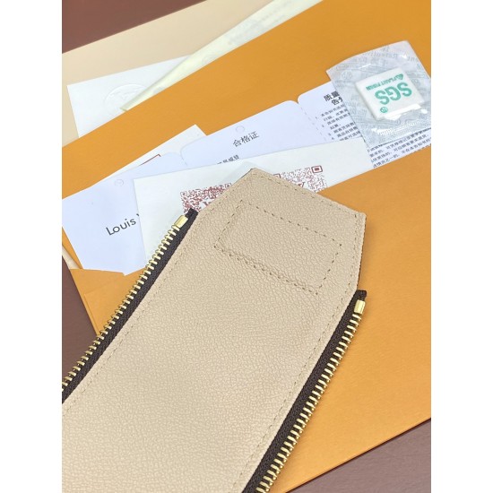 44494cosmetic bagsize28x16x13cm。