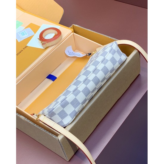 N41207 N41207 White Grid Mahjong Bag：21 x 13 x 3 cm。