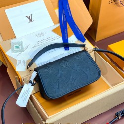 M83592 Nano Diane Baguette 19 x 10.5 x 6cm。