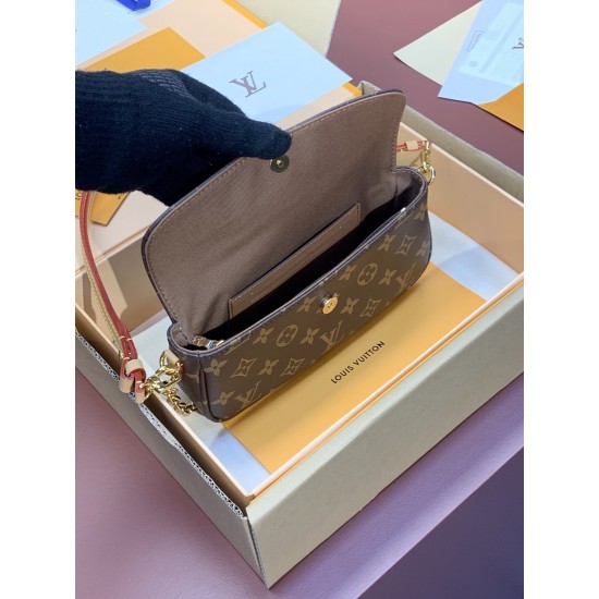 M81911 Wallet On Chain Ivy Handbag