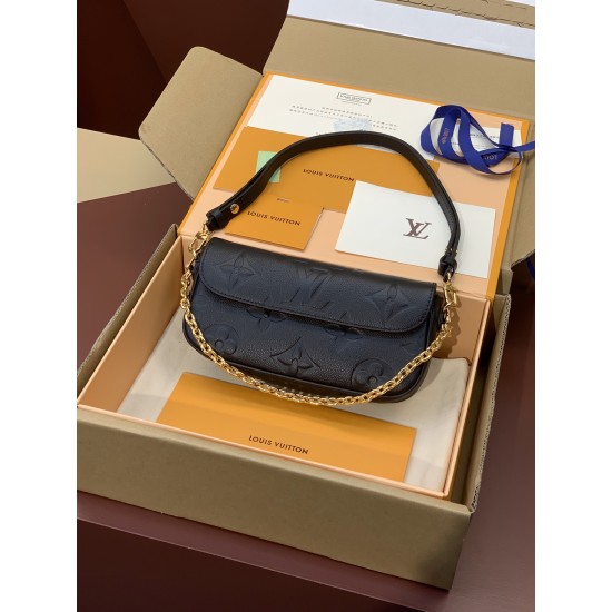 M82211 Wallet On Chain Ivy Handbag