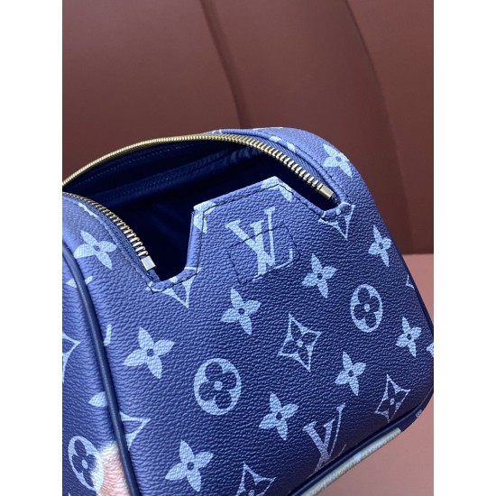 47528cosmetic bagsize28x16x13cm。