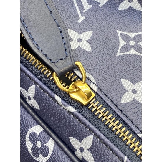 47528cosmetic bagsize28x16x13cm。