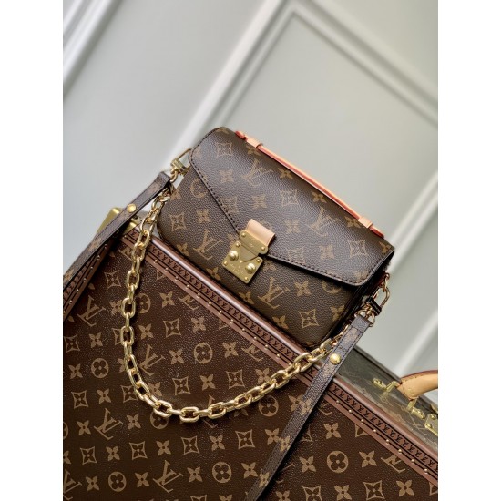  M46279 East West Mtis Handbags