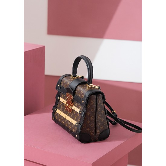 TRIANON small handbag Nicolas Ghesquière，非常有特色的一个高颜值系列，无论是手提，手拧，斜挎，单肩使用，都是非常有特色的高颜值！