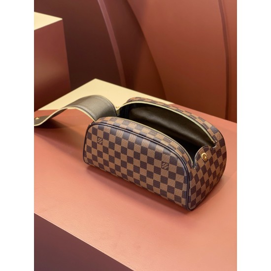47528Damier Graphite Cosmetic Bag-size28x16x13cm。