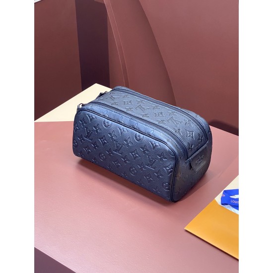 M82576 Dopp Kit Toiletry Bag28 x 15 x 16.5 