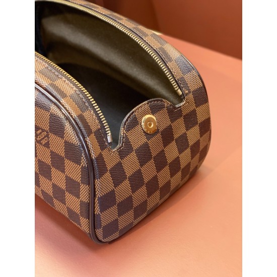 47528Damier Graphite Cosmetic Bag-size28x16x13cm。
