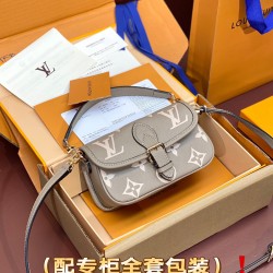M83592Nano Diane Baguette 19 x 10.5 x 6cm。