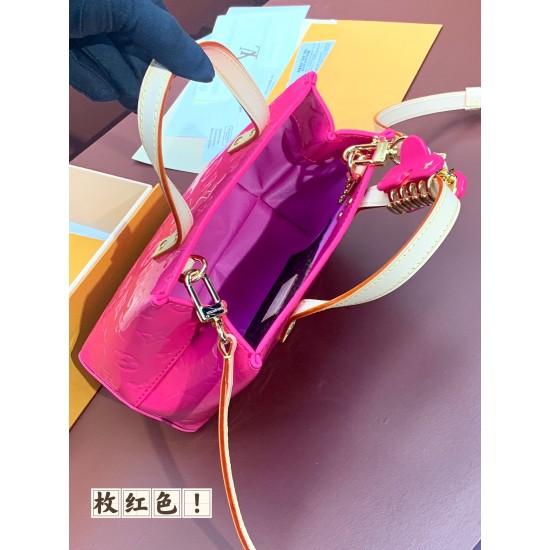 M24028 Enameled red READE small handbag