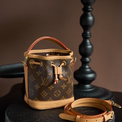 Nano Noé Bucket Bag M81266 13 x 16 x 10 cm