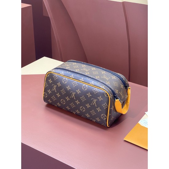 M46696Dopp Kit Toiletry Bag：28 x 15 x 16.5 