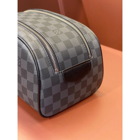 47528Damier Graphite Cosmetic Bag-size28x16x13cm。