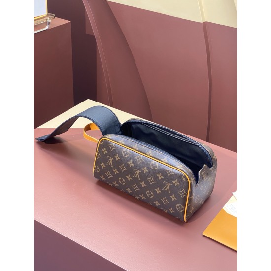 M46696Dopp Kit Toiletry Bag：28 x 15 x 16.5 