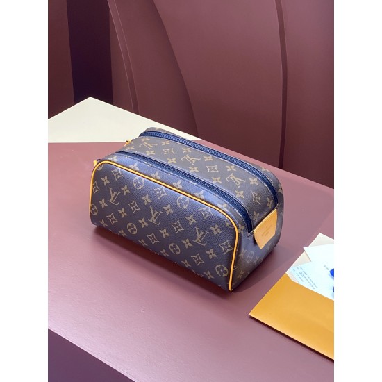 M46696Dopp Kit Toiletry Bag：28 x 15 x 16.5 