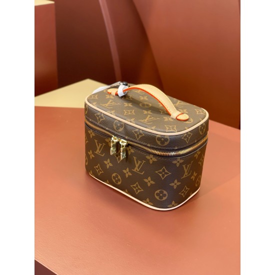 M44495Nine BB mini Cosmetic Bag