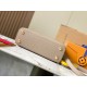 M23331Capucines Flower Crown HandbagSize：27 * 18 * 9Cm