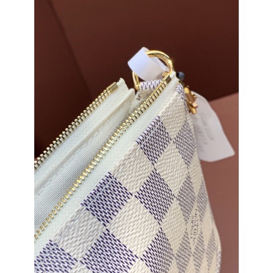 N41207 N41207 White Grid Mahjong Bag：21 x 13 x 3 cm。