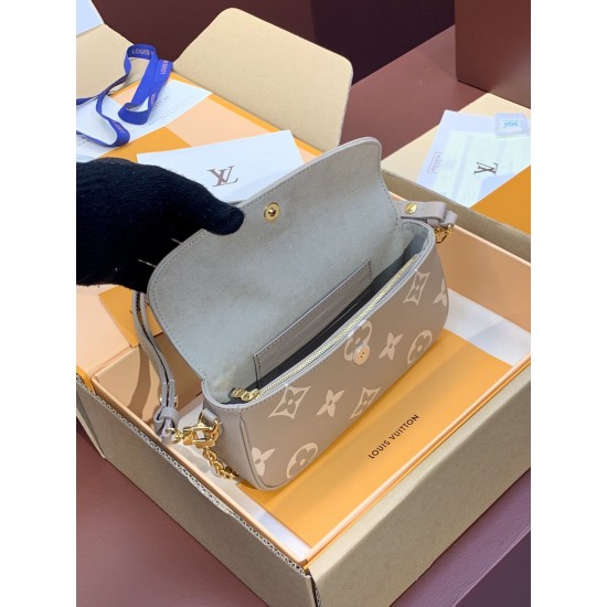 M82211 Wallet On Chain Ivy Handbag