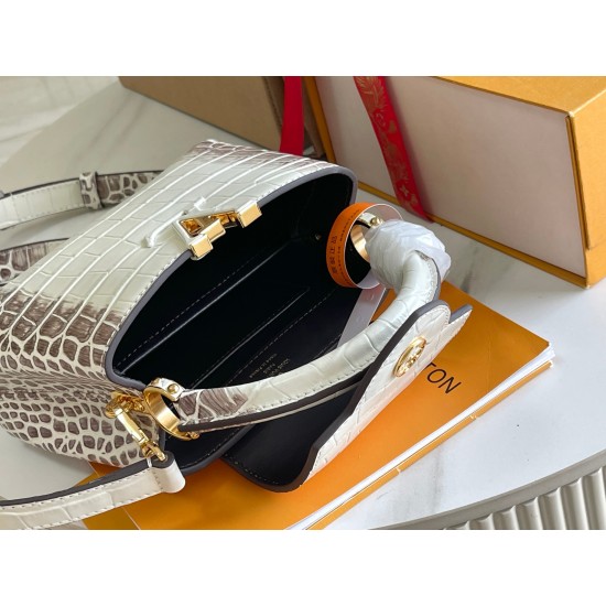 M22002 N98156Capucines BB Handbag21x14x8