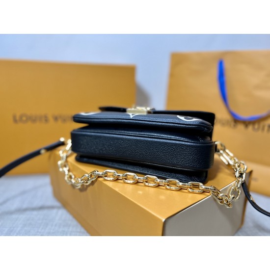 M46596Pochette Met is Tote Bag