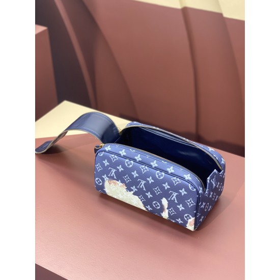 47528cosmetic bagsize28x16x13cm。