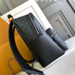 M22558  Discovery Small Shoulder Bag:29x38x20CM
