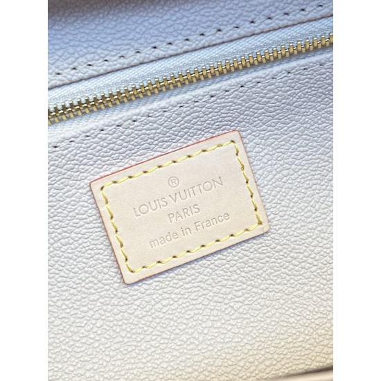 44494cosmetic bagsize28x16x13cm。