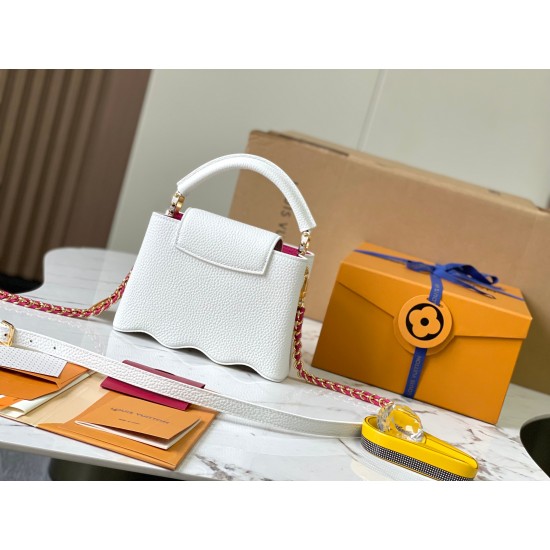  M22121Capucines Capushell Mini Tote Bag：22 x 14 x 7.5 厘米