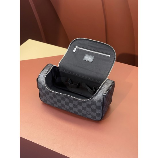 47625Damier Graphite Clutch Bag 