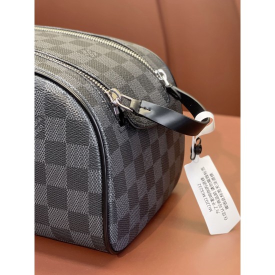 47528Damier Graphite Cosmetic Bag-size28x16x13cm。