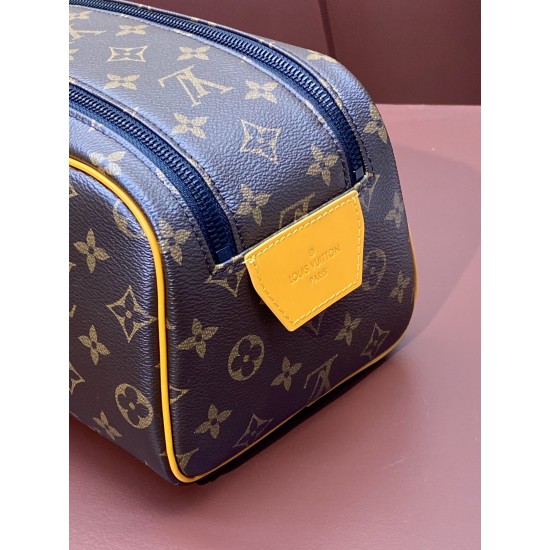 M46696Dopp Kit Toiletry Bag：28 x 15 x 16.5 