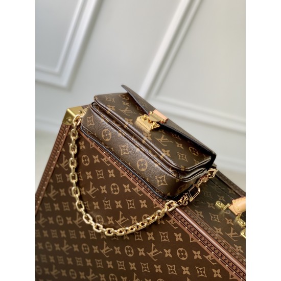  M46279 East West Mtis Handbags