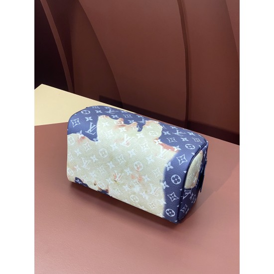 47528cosmetic bagsize28x16x13cm。