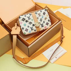 ENVELOPE Messenger Bag M24820：23.5*15.5*8.5CM