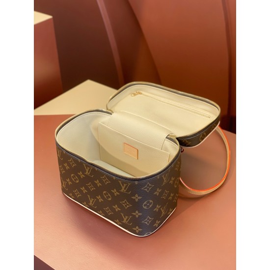 M42265 Cosmetic Bag Large