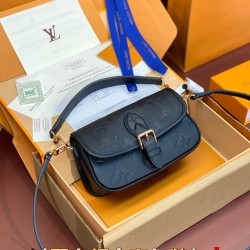 M83592 Nano Diane Baguette 19 x 10.5 x 6cm。