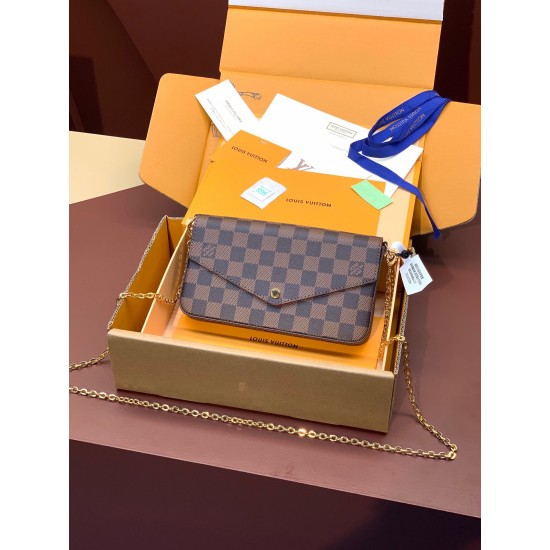 N63032  Felicie Handbag21.0 x 11.0 x 2.0。