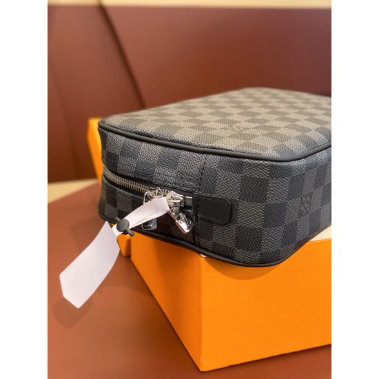 Damier Graphite Clutch Bag N47521