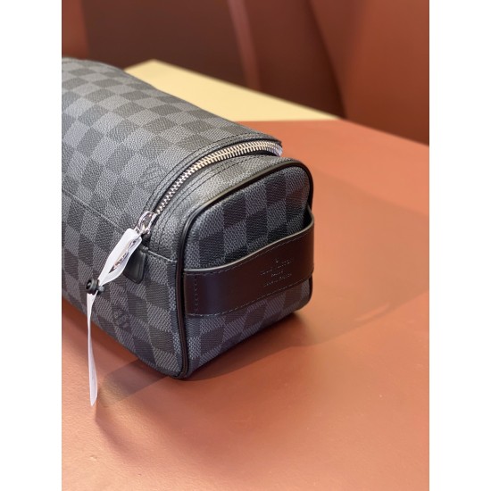 47625Damier Graphite Clutch Bag 