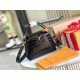 M22003 N93429Capucines Mini Handbag21x14x8