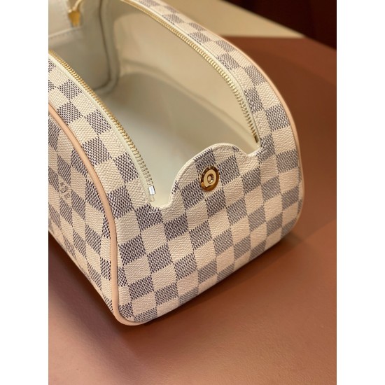 47528Damier Graphite Cosmetic Bag-size28x16x13cm。