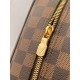 47527Damier Graphite Cosmetic Bag：25.5 x 17.0 x 9.0 cm。