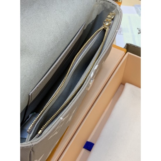 M82211 Wallet On Chain Ivy Handbag