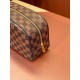 47527Damier Graphite Cosmetic Bag：25.5 x 17.0 x 9.0 cm。