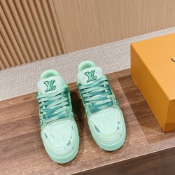 LV SNEAKERS