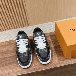 LV SNEAKERS