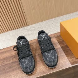 LV SNEAKERS
